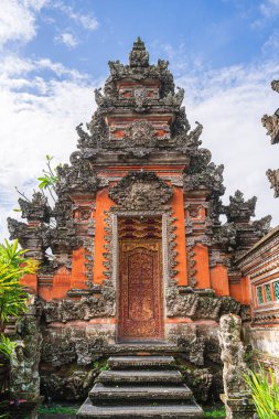 Ubud, Endonezya - 1 Temmuz 2023: Bulutlu Hava 'daki Tarihi Bali Köyü, HDR Görüntü