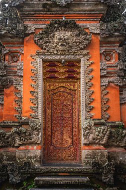 Ubud, Endonezya - 1 Temmuz 2023: Bulutlu Hava 'daki Tarihi Bali Köyü, HDR Görüntü