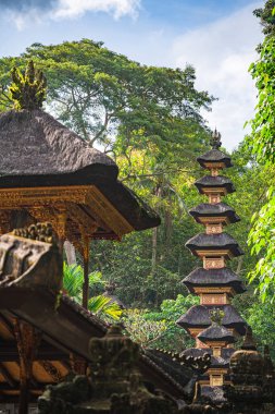 Ubud, Bali, Endonezya - Temmuz 12023: Bulutlu havada tarihi simgeler, HDR Görüntü