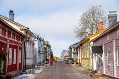 Naantali, Finlandiya - 21 Mart 2023: Kışın tarihi köy, HDR Image