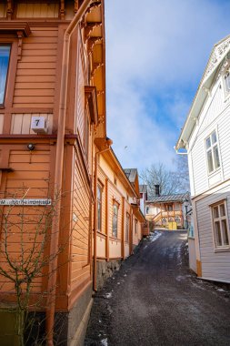 Naantali, Finlandiya - 21 Mart 2023: Kışın tarihi köy, HDR Image