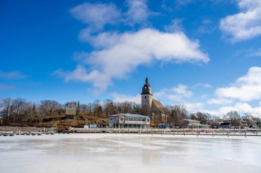 Naantali, Finlandiya - 21 Mart 2023: Kışın tarihi köy, HDR Image