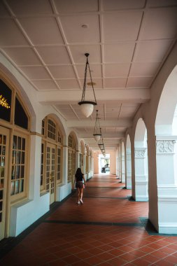 Singapur - 1 Temmuz 2023: Güneşli havada Singapur Şehir Merkezi, HDR Görüntü