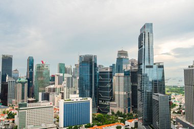 Singapur - Temmuz 12023: Bulutlu havada şehir silueti, HDR Görüntü