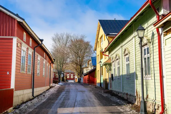 Naantali, Finlandiya - 21 Mart 2023: Kışın tarihi köy, HDR Image