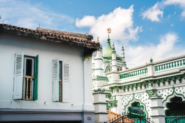 Singapur - 1 Temmuz 2023: Kampong Glam Bulutlu Hava Bölgesi, HDR Görüntü