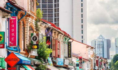 Singapur - 1 Temmuz 2023: Kampong Glam Bulutlu Hava Bölgesi, HDR Görüntü