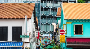 Singapur - 1 Temmuz 2023: Kampong Glam Bulutlu Hava Bölgesi, HDR Görüntü