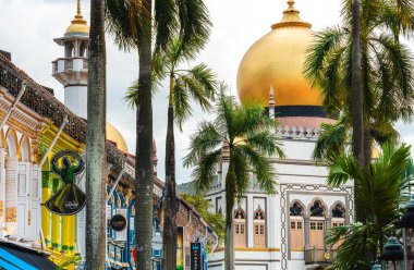 Singapur - 1 Temmuz 2023: Kampong Glam Bulutlu Hava Bölgesi, HDR Görüntü