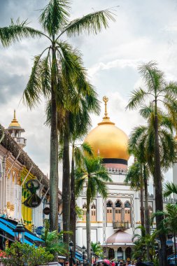 Singapur - 1 Temmuz 2023: Kampong Glam Bulutlu Hava Bölgesi, HDR Görüntü