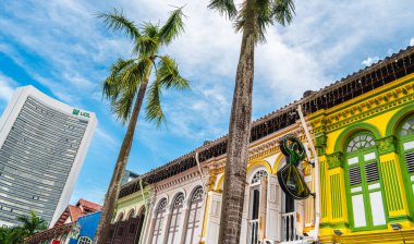 Singapur - 1 Temmuz 2023: Kampong Glam Bulutlu Hava Bölgesi, HDR Görüntü