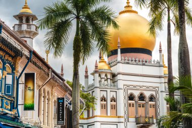 Singapur - 1 Temmuz 2023: Kampong Glam Bulutlu Hava Bölgesi, HDR Görüntü