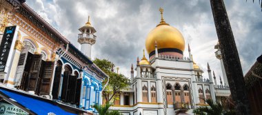 Singapur - 1 Temmuz 2023: Kampong Glam Bulutlu Hava Bölgesi, HDR Görüntü