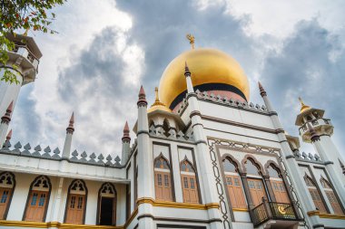 Singapur - 1 Temmuz 2023: Kampong Glam Bulutlu Hava Bölgesi, HDR Görüntü