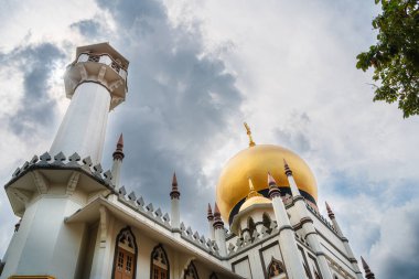 Singapur - 1 Temmuz 2023: Kampong Glam Bulutlu Hava Bölgesi, HDR Görüntü