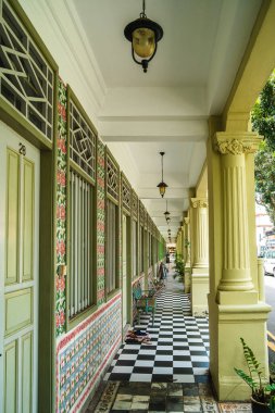 Singapur - Temmuz 12023: Singapur 'un küçük Hindistan bölgesi Bulutlu havada, HDR Image