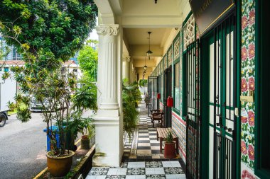 Singapur - Temmuz 12023: Singapur 'un küçük Hindistan bölgesi Bulutlu havada, HDR Image