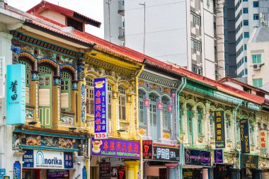 Singapur - Temmuz 12023: Singapur 'un küçük Hindistan bölgesi Bulutlu havada, HDR Image