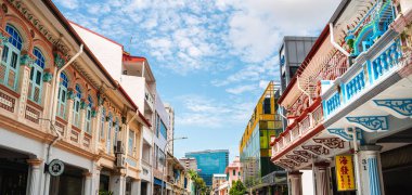 Singapur - Temmuz 12023: Singapur 'un küçük Hindistan bölgesi Bulutlu havada, HDR Image