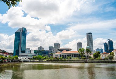 Singapur - Temmuz 12023: Singapur Nehri ve Limanı çevresindeki simgeler, HDR Görüntü