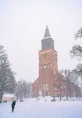 Turku, Finlandiya - 27 Mart 2023: Kışın şehir manzarası, HDR Görüntü