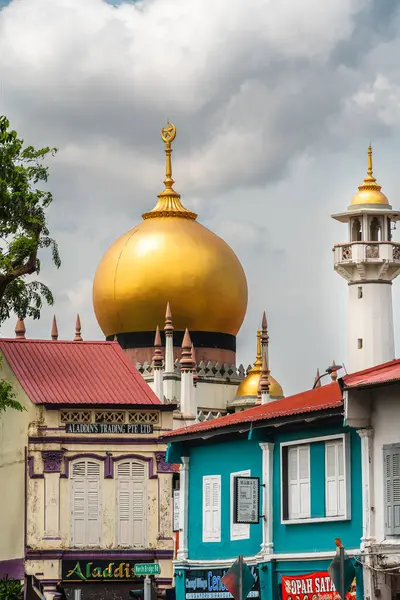 Singapur - 1 Temmuz 2023: Kampong Glam Bulutlu Hava Bölgesi, HDR Görüntü