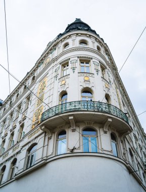Brno, Çek Cumhuriyeti - Mart 12023: Bulutlu havada tarihi kent merkezi, HDR Görüntü