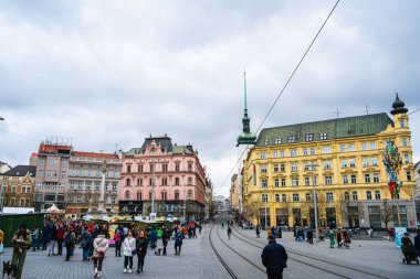 Brno, Çek Cumhuriyeti - Mart 12023: Bulutlu havada tarihi kent merkezi, HDR Görüntü