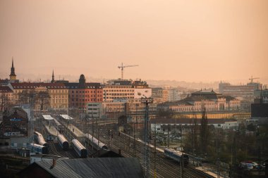 Brno, Çek Cumhuriyeti - Mart 12023: Bulutlu havada tarihi kent merkezi, HDR Görüntü