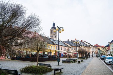 Kutna Hora, Çek Cumhuriyeti - Mart 12023: Bulutlu havada tarihi şehir merkezi, HDR Görüntü