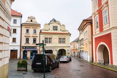 Kutna Hora, Çek Cumhuriyeti - Mart 12023: Bulutlu havada tarihi şehir merkezi, HDR Görüntü