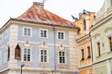 Kutna Hora, Çek Cumhuriyeti - Mart 12023: Bulutlu havada tarihi şehir merkezi, HDR Görüntü