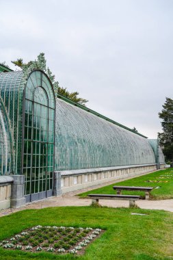 Valtice, Çek Cumhuriyeti - Mart 12023: Bulutlu havada tarihi kale, HDR Görüntü