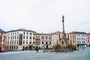 Olomouc, Çek Cumhuriyeti - Mart 12023: Bulutlu havada tarihi kent merkezi, HDR Görüntü