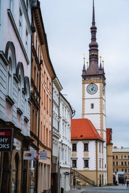 Olomouc, Çek Cumhuriyeti - Mart 12023: Bulutlu havada tarihi kent merkezi, HDR Görüntü