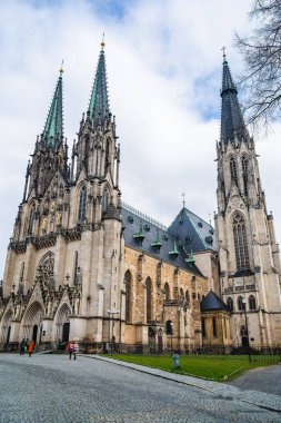 Olomouc, Çek Cumhuriyeti - Mart 12023: Bulutlu havada tarihi kent merkezi, HDR Görüntü