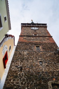 Pardubice, Çek Cumhuriyeti - Mart 12023: Bulutlu havada tarihi şehir merkezi, HDR Görüntü