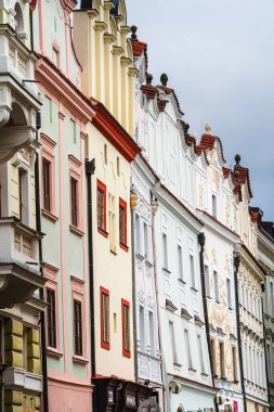 Pardubice, Çek Cumhuriyeti - Mart 12023: Bulutlu havada tarihi şehir merkezi, HDR Görüntü