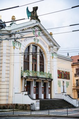 Pardubice, Çek Cumhuriyeti - Mart 12023: Bulutlu havada tarihi şehir merkezi, HDR Görüntü