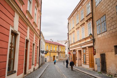 Znojmo, Çek Cumhuriyeti - Mart 12023: Bulutlu havada tarihi şehir merkezi