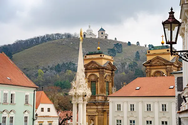 Mikulov Tschechien März 2023 Historische Wahrzeichen Der Stadt Bei Bewölktem — Stockfoto