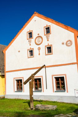 Holasovice, Çek Cumhuriyeti - Mart 12023: Güneşli havada tarihi köy, HDR Görüntü