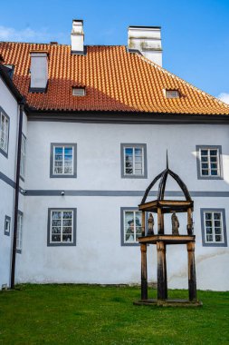 Cesky Krumlov, Çek Cumhuriyeti - Mart 12023: Güneşli havada tarihi kent merkezi, HDR Görüntü