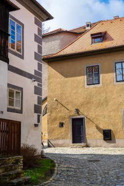 Cesky Krumlov, Çek Cumhuriyeti - Mart 12023: Güneşli havada tarihi kent merkezi, HDR Görüntü