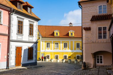 Cesky Krumlov, Çek Cumhuriyeti - Mart 12023: Güneşli havada tarihi kent merkezi, HDR Görüntü