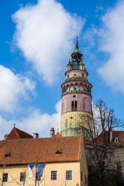 Cesky Krumlov, Çek Cumhuriyeti - Mart 12023: Güneşli havada tarihi kent merkezi, HDR Görüntü