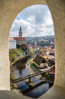 Cesky Krumlov, Çek Cumhuriyeti - Mart 12023: Güneşli havada tarihi kent merkezi, HDR Görüntü
