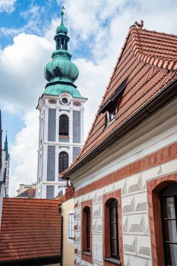 Cesky Krumlov, Çek Cumhuriyeti - Mart 12023: Güneşli havada tarihi kent merkezi, HDR Görüntü