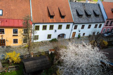 Cesky Krumlov, Çek Cumhuriyeti - Mart 12023: Güneşli havada tarihi kent merkezi, HDR Görüntü