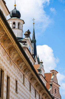 Cesky Krumlov, Çek Cumhuriyeti - Mart 12023: Güneşli havada tarihi kent merkezi, HDR Görüntü